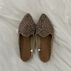 Universal Thread size 9 Leopard Mules - Like new